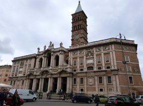 Basilique Santa Maria Maggiore avec sa fa&ccedil;ade baroque et le plus haut campanile de Rome (75m)