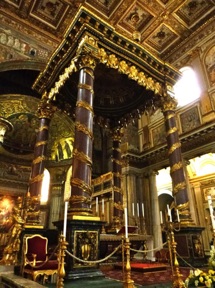 ma&icirc;tre autel avec colonnes en porphyre