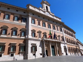 Piazza di Montecitorio qui est le si&egrave;ge de la Chambre des D&eacute;put&eacute;s
