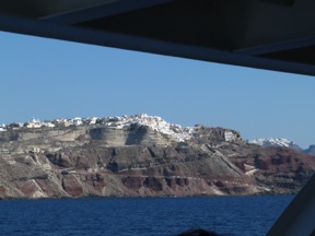 2013 : SANTORIN en vue depuis le Ferry en provenance de l'ile de Paros 2013 : SANTORIN en vue depuis le Ferry en provenance de l'ile de Paros