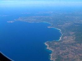 Arriv&eacute;e en vue des c&ocirc;tes sardes ...