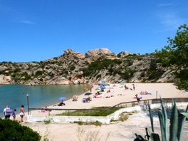 de nombreuses plages dans des criques