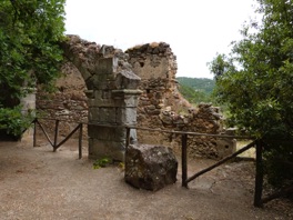 les ruines du ch&acirc;teau m&eacute;di&eacute;val