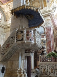 la chaire sculpt&eacute;e 
par le ma&icirc;tre Gugliemo