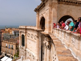 Bastion de San Remy en calcaire blanc avec son escalier monumental
