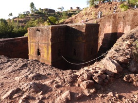 ETHIOPIE : 11 églises creusées dans le roc - Lalibela
(1978) ETHIOPIE : 11 églises creusées dans le roc - Lalibela
(1978)