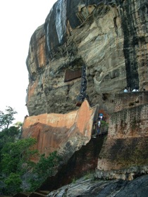 Ici parmi 500 fresques, se trouvent les "Demoiselles de Sigiriya" Ici parmi 500 fresques, se trouvent les "Demoiselles de Sigiriya"