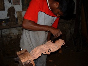 Travail de sculpture sur bois Travail de sculpture sur bois