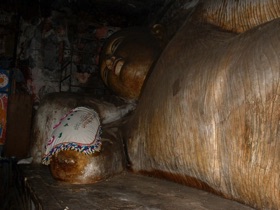 Bouddha couché de 14 m de long Bouddha couché de 14 m de long