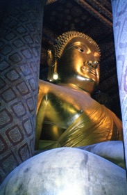 le plus haut Bouddha assis de Tha&iuml;lande (19 m)
