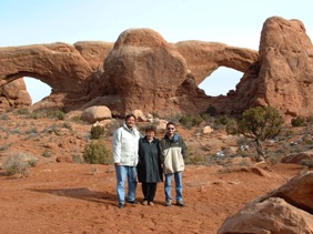 avec mes fils devant la seule double arche du parc avec mes fils devant la seule double arche du parc