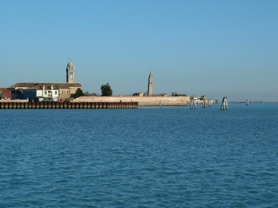 ILE DE BURANO avec le clocher pench&eacute; de l'&eacute;glise San Martino