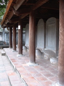 82 st&egrave;les avec les noms des lettr&eacute;s re&ccedil;us docteur du temple
