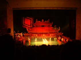 spectacle de marionnettes sur l'eau, unique en Asie