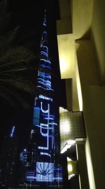 et maintenant le spectacle donné sur Burj Khalifa lors du passage à l'an 2018