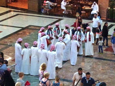 Danse du sabre dans Mirdiff Mall