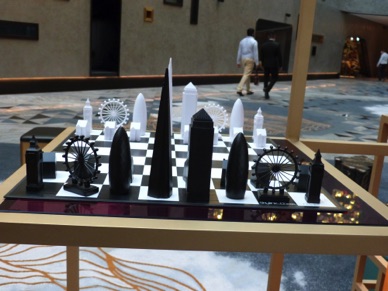 jeux d'échecs avec des monuments locaux dans le hall !