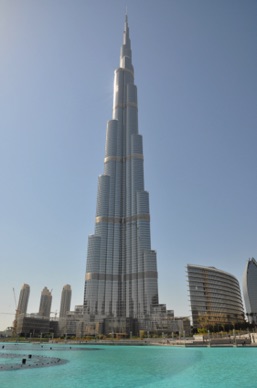 la Tour s'appelle désormais Burj Khalifa
