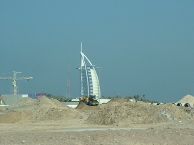 au loin le Burj al Arab