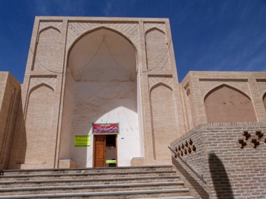 ABARKUH : 
mosquée millénaire en terre