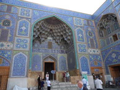 appelée aussi Mosquée des Femmes, avec sa façade bleue