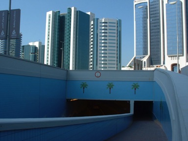 passage souterrain pour les voitures et les pi&eacute;tons