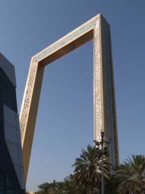 donc nous y allons : on est bien petit &agrave; c&ocirc;t&eacute; !!