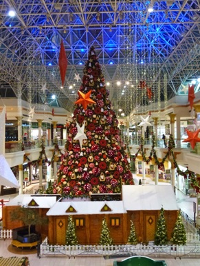 Dans Waffi c'est un sapin g&eacute;ant d&eacute;cor&eacute;