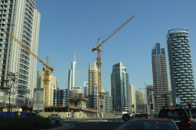 et toujours des grues pour des nouvelles constructions !!