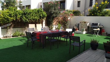 que c'est agr&eacute;able de manger dans le jardin au mois de f&eacute;vrier .....