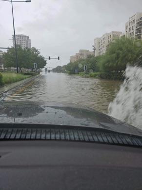 quand il pleut &agrave; Duba&iuml; cela ne plaisante pas !!!