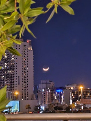 la lune est couch&eacute; ... il est temps de reprendre l'avion ....