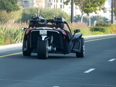 un dr&ocirc;le de v&eacute;hicule !!