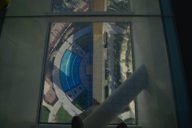 &agrave; travers la vitre