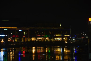 c'est parti pour un d&icirc;ner sur un bateau en promenade sur le Canal