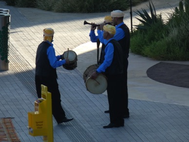 des musiciens au hasard de l'Expo ...