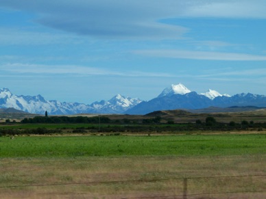 et en toile de fond le Mont Cook